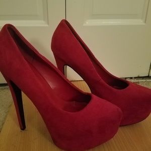 Red pumps